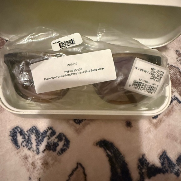Diane von Furstenberg sunglasses tortoise-shell frame and gradient lense nwt - Picture 2 of 3